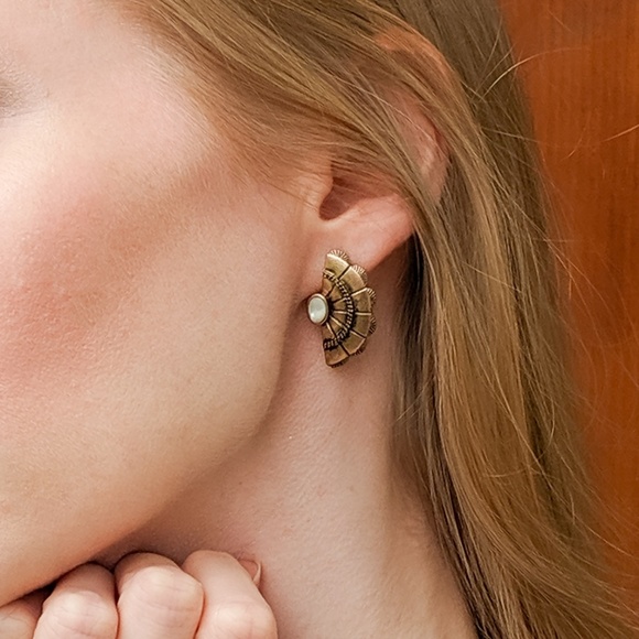 💜LAST 1💜Gold Plated Sea Goddess Fan Earrings - Picture 3 of 3